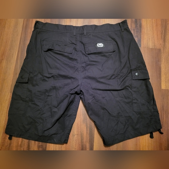 Ecko Unltd black cargo shorts - Picture 2 of 3